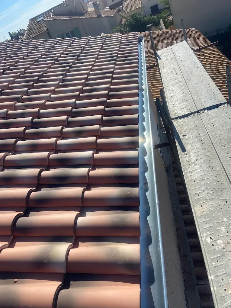 Détail de zinguerie sur une toiture