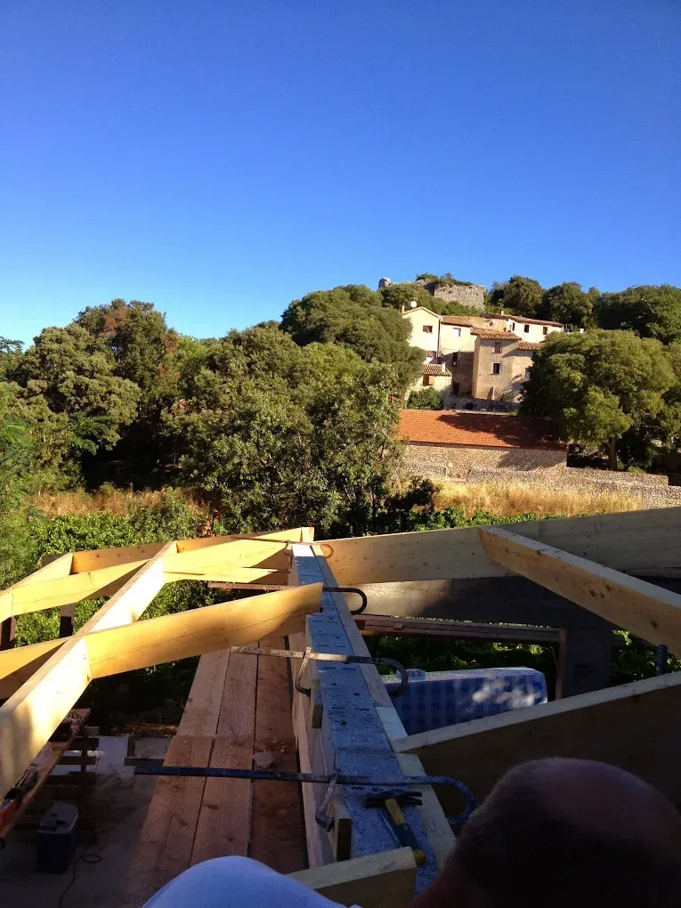 Travaux de charpente sur une toiture